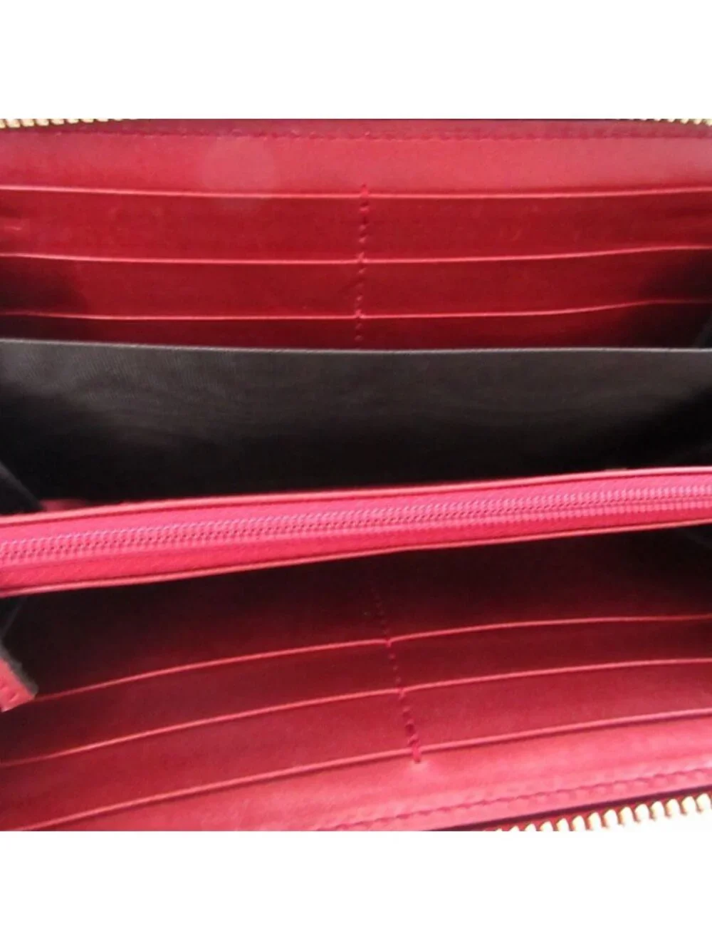 Gucci Interlocking G Lovely Heart Leather Metallic Red Zip Around Wallet
